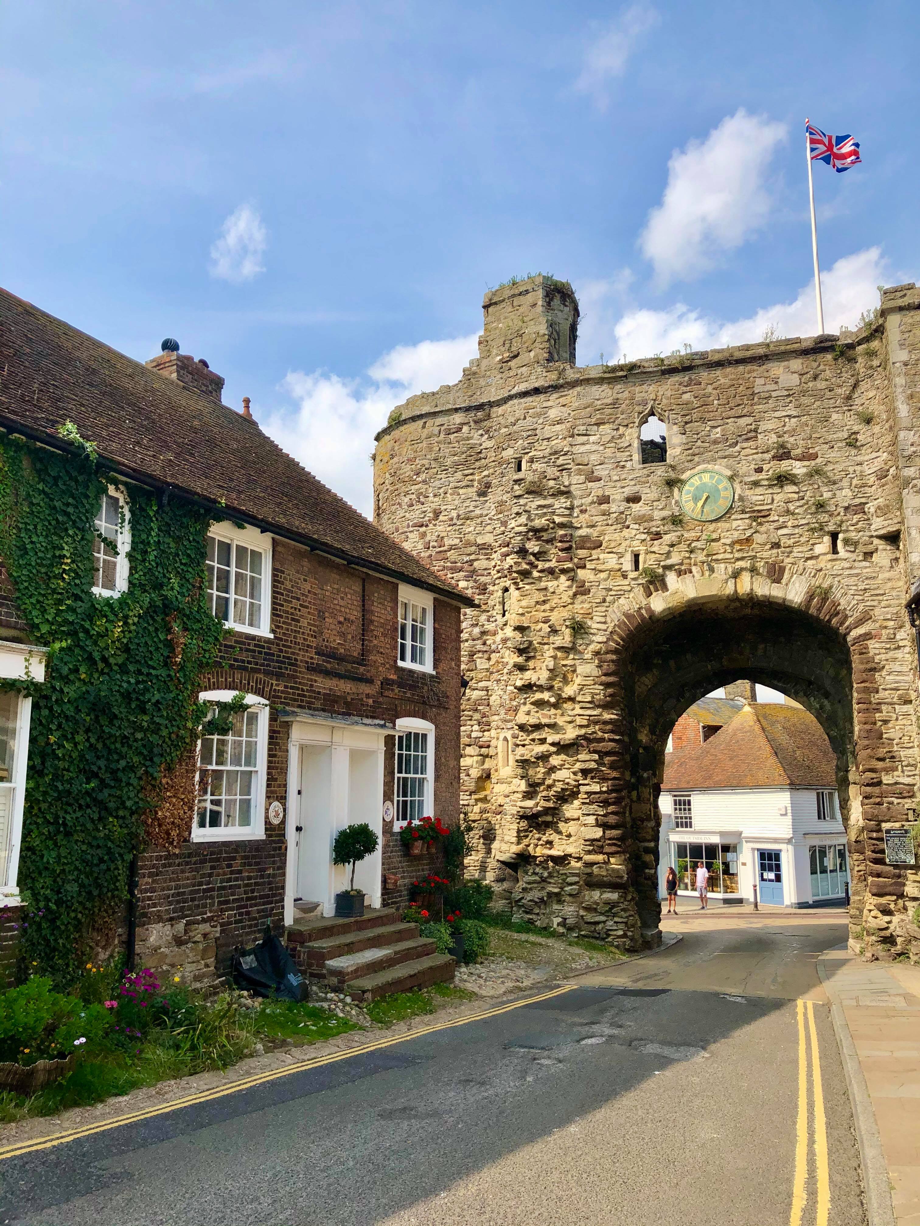 This image has an empty alt attribute; its file name is 119040971_721390995258423_8271002713466981335_n.jpg